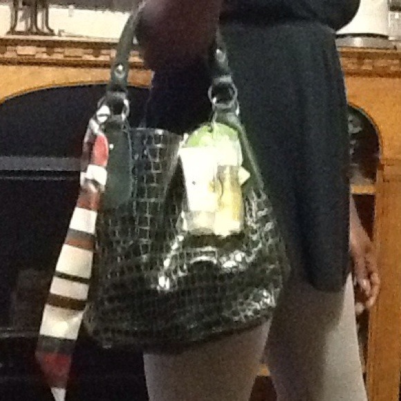 Green faux croc handbag - Reduced! - Picture 3 of 4