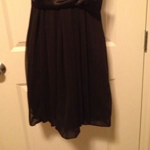 Added pictures showing bottom of black dress