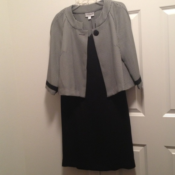 ⛔REDUCED⛔Danny & Nicole black dress