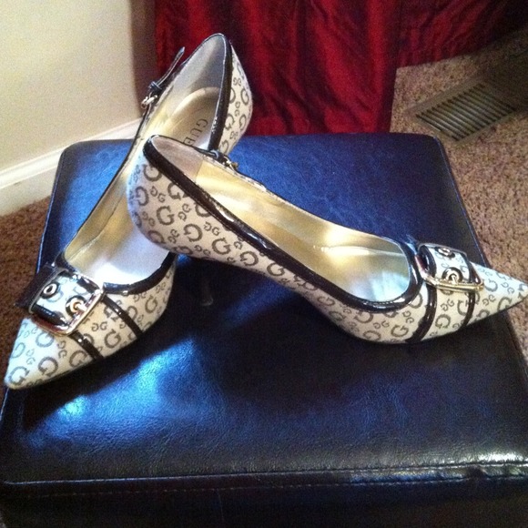 Guess pumps 😊 SOLD!