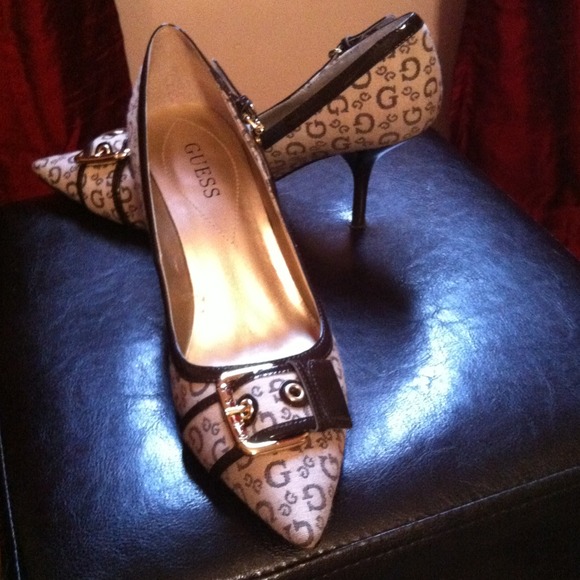 Guess pumps 😊 SOLD! - Picture 2 of 3