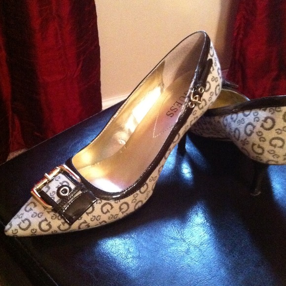 Guess pumps 😊 SOLD! - Picture 3 of 3
