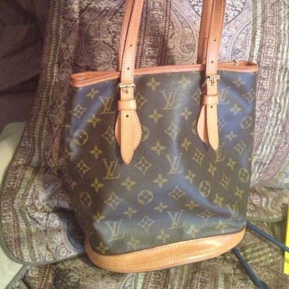 🔨SOLD🔨💯% Louis Vuitton Bucket. EUC
