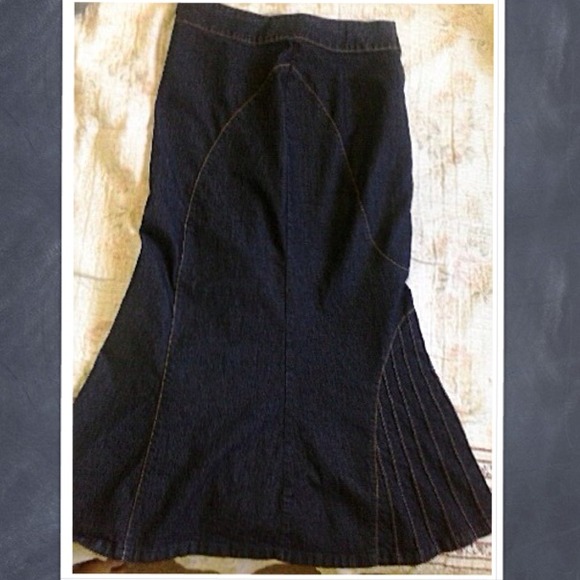 Bisou Bisou  Dresses & Skirts - 🎀REDUCE🎀 Bisou Bisou denim skirt