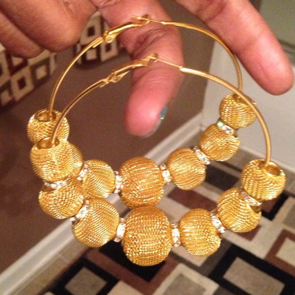 ✨Really cute gold earrings.✨