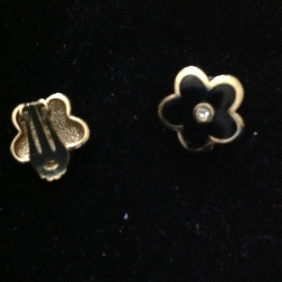 Flower studs