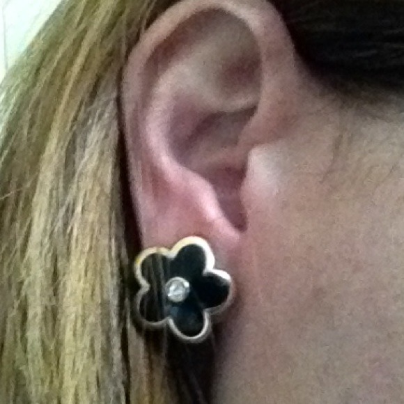Flower studs - Picture 3 of 4