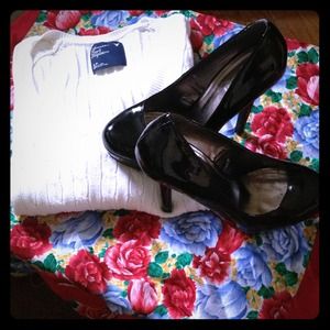 **Reserved**BUNDLE!! Black heels white sweater