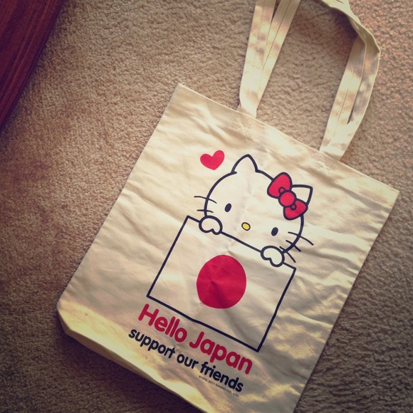 *On hold until Friday* Hello Kitty tote