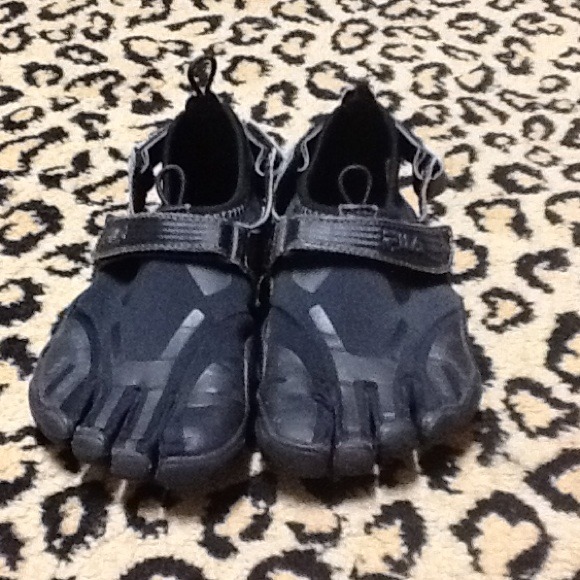 Fila skeletoes shoes size 3 used