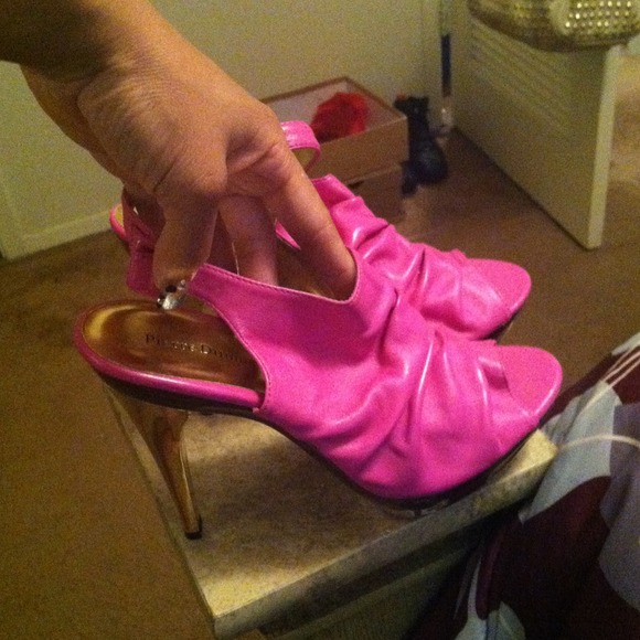 Magenta pink heels!