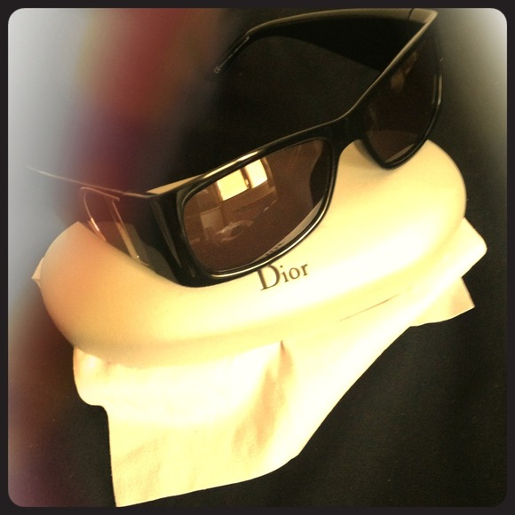 Authentic Dior sunglasse💢change price for auntiek