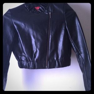 NWOT Elle cropped jacket