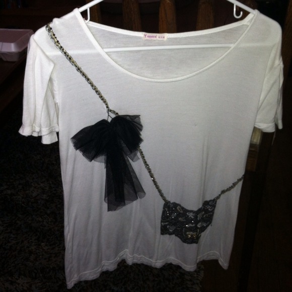 trendy off the shoulder Tshirt with jewels and bow