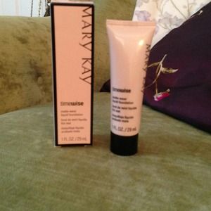 Mary Kay Matte-Wear Liquid Foundation