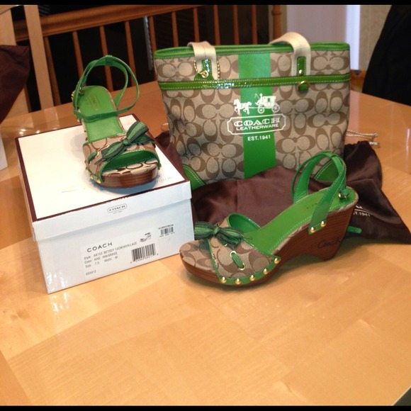 Authentic coach purse and shoes 7.5