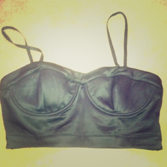 ❌❌SOLD❌❌NWT black crop top!