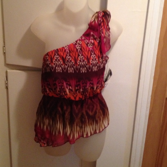 One shoulder top