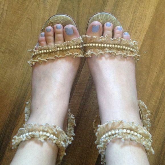 Betsey Johnson flirty heels - Picture 2 of 4