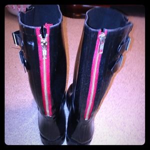 Bundle for @mandybabe Rain boots & snuggie