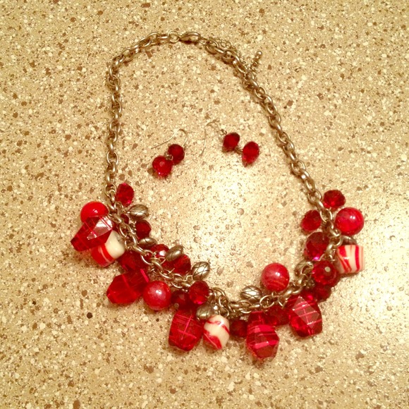Red and white beaded necklace. - Picture 1 of 1
