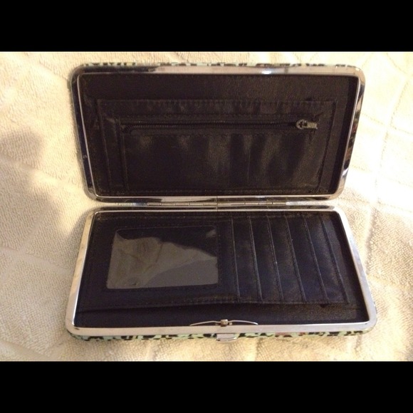 🌹👛reduced👛🌹Rose pattern wallet. - Picture 2 of 3