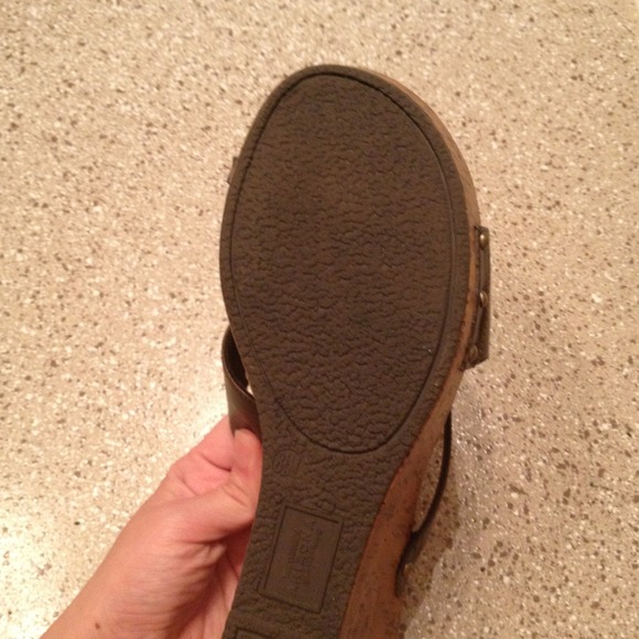 Brown Arizona sandals. Only worn once. - Picture 3 of 3