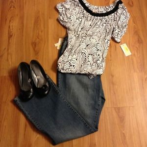 ❌SOLD ❌Michael Kors B&W Top & Jeans size 18