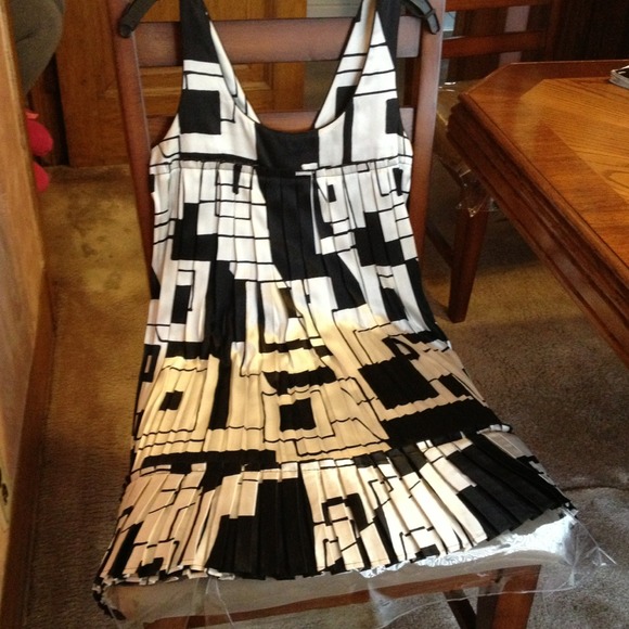 worn only once EXCELLENT COND black & cream dress.