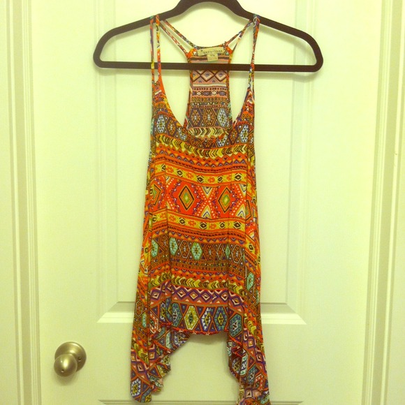 ❌❌SOLD❌❌Asymmetrical tribal print tank