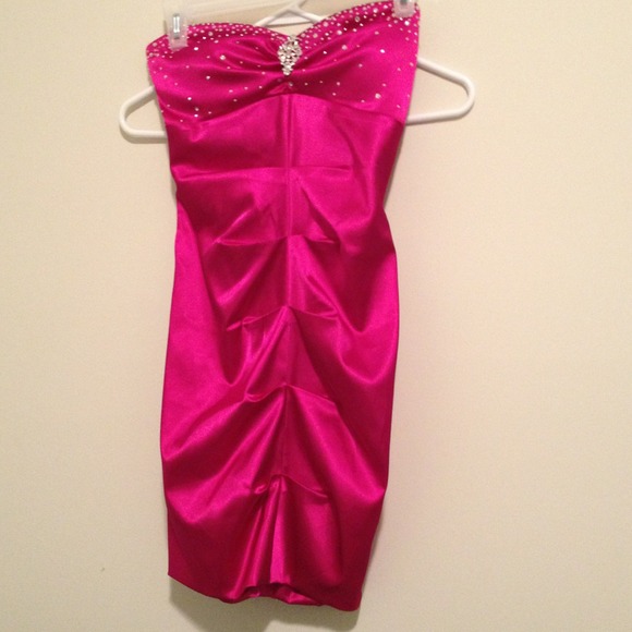 Hot pink cocktail dress - Picture 2 of 3