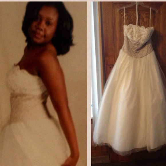 Only worn to take a picture in excellent cond sz10