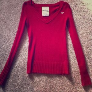 Hollister vintage crimson sweater low V long arms