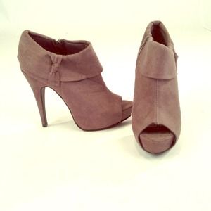 Bundle for ndusza! 2 gray pumps.