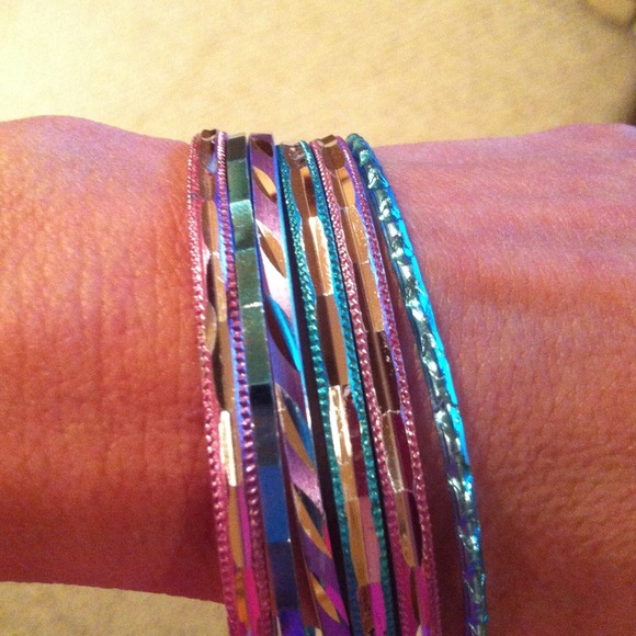 6 bangle bracelets - Picture 2 of 2
