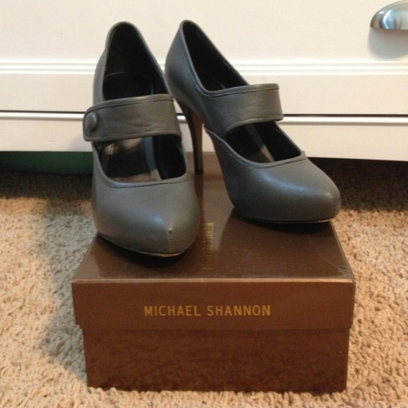 Cute grey heels