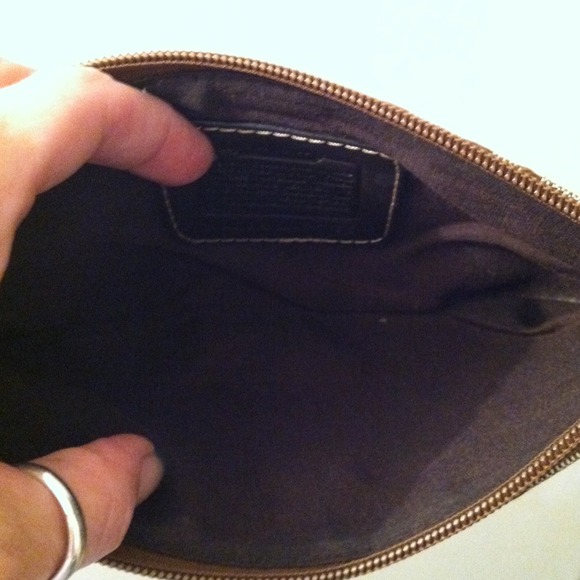 💋khaki wristlet - Picture 4 of 4