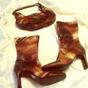 Sexy boots with matching purse!!!