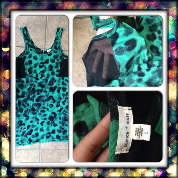 ⚡Reduced⚡Green Animal print dress - Picture 4 of 4