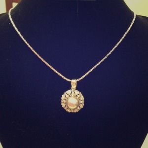 Stunning Silver Pearl and Rhinestone Necklace