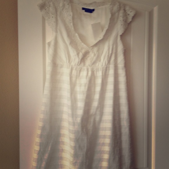 BCBG white sundress. Never worn, still with tags. - Picture 1 of 4
