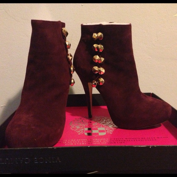 REDUCED❤❤Vince Camuto Booties.. In Ruby True Suede