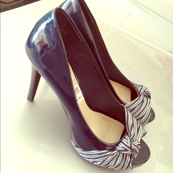 Really cute blue pumps