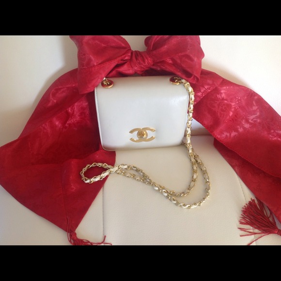 CHANEL PRE-OWNED