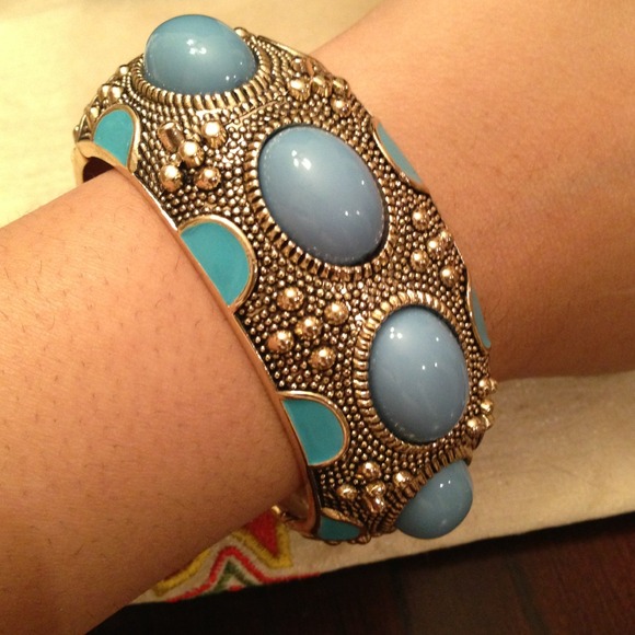 Baby blue and turquoise cuff - Picture 2 of 3