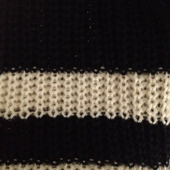 SOLD🌻Brandy Melville Juliet sweater - Picture 3 of 3