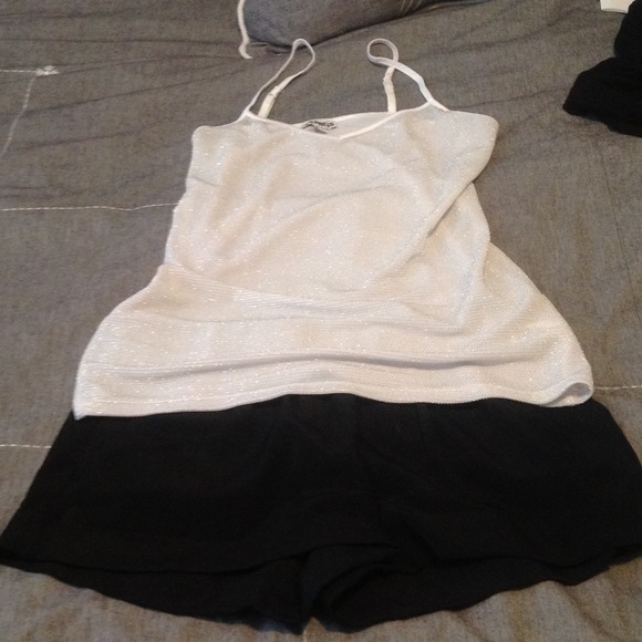 🚫Sold🚫White sparkly Express tank