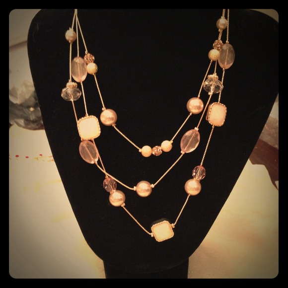 Baby pink and beige necklace - Picture 1 of 2