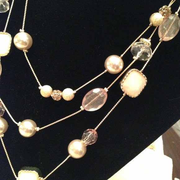 Baby pink and beige necklace - Picture 2 of 2