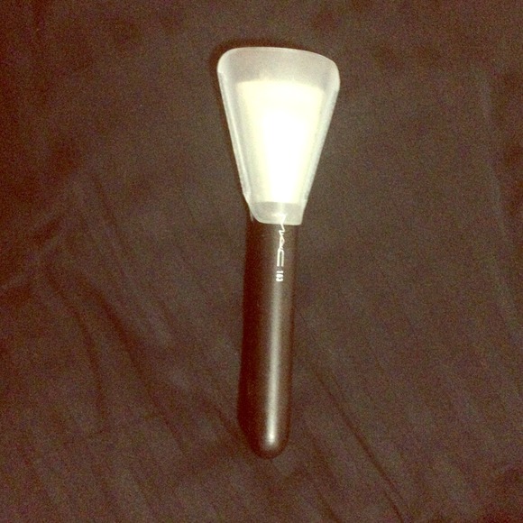 ☀SOLD☀Authentic MAC 163 Brush💜💜